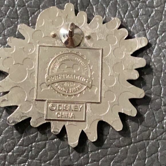 Disney Donald Duck Pin - Picture 2 of 3